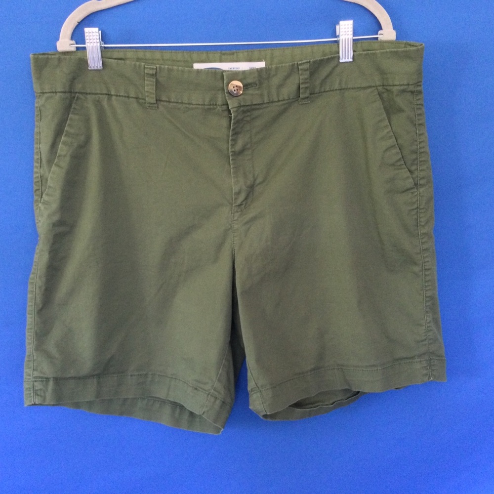 Old Navy Everyday Cotton Mid-rise Shorts Size 16 Green  Army